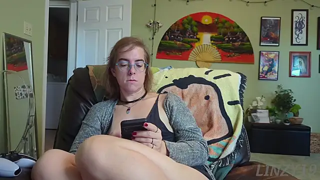 Linzy 19 online show from September 2025 02:21:01 PM