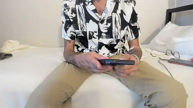 Snapshot of RoosterWabbit chatting on September 2025 08:56:02 PM RoosterWabbit online show from September 2025 08:56:02 PM