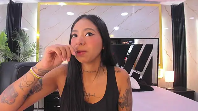 Snapshot of Lia-Anahiz chatting on March 2025 03:54:02 AM Lia-Anahiz online show from March 2025 03:54:02 AM