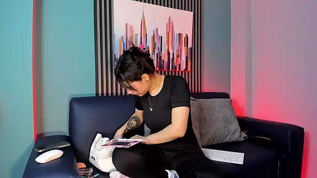 emily roberts1 online show from October 2025 01:07:01 PM