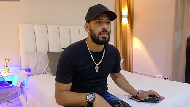 Thiagogomez online show from February 2026 07:11:01 PM