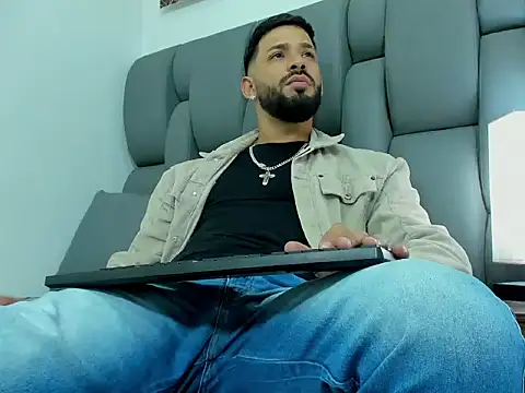 Thiagogomez online show from March 2026 07:42:02 PM