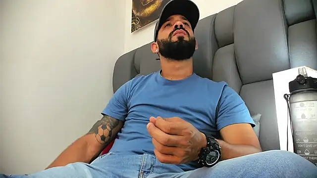 Thiagogomez online show from April 2026 07:11:02 PM