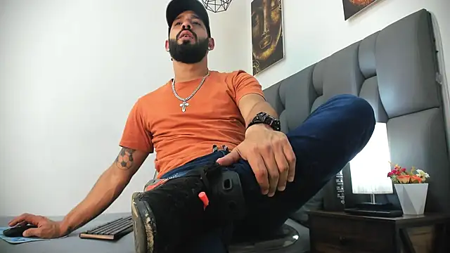 Thiagogomez online show from April 2026 07:08:01 PM