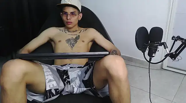 hot king20 online show from February 2025 06:42:01 PM