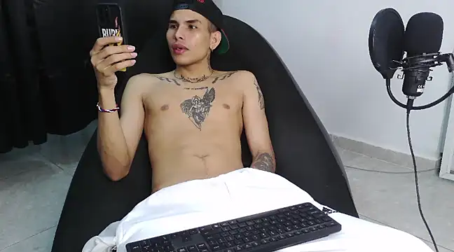 hot king20 online show from February 2025 07:42:02 AM