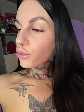 Snapshot of angel_devil_forever chatting on May 2026 10:14:02 PM angel devil forever online show from May 2026 10:14:02 PM