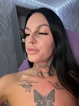 Snapshot of angel_devil_forever chatting on May 2026 09:31:01 PM angel devil forever online show from May 2026 09:31:01 PM