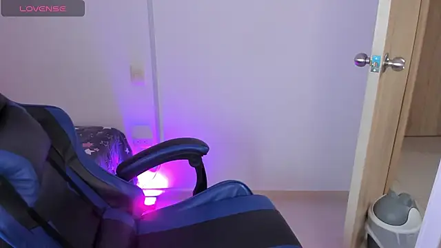 roseliam25 online show from October 2025 07:35:02 PM