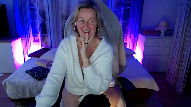 Snapshot of MarleneBloem chatting on November 2025 09:52:01 AM MarleneBloem online show from November 2025 09:52:01 AM