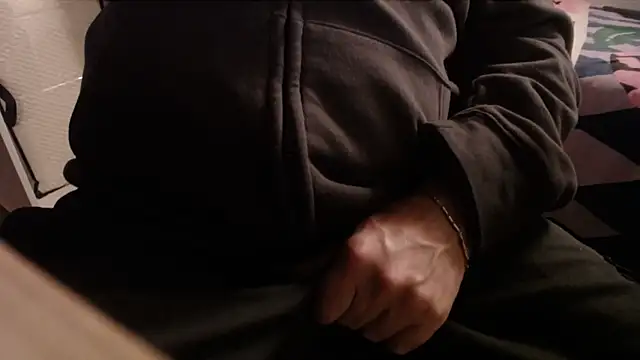 Snapshot of bloowman chatting on November 2025 11:10:01 PM bloowman online show from November 2025 11:10:01 PM