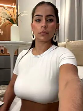 Mau White online show from December 2025 09:23:02 PM