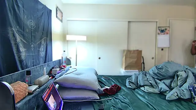 Snapshot of Yagurl__west chatting on January 2025 09:35:02 PM Yagurl west online show from January 2025 09:35:02 PM