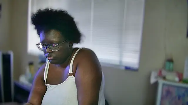 Snapshot of Yagurl__west chatting on January 2025 10:53:02 PM Yagurl west online show from January 2025 10:53:02 PM