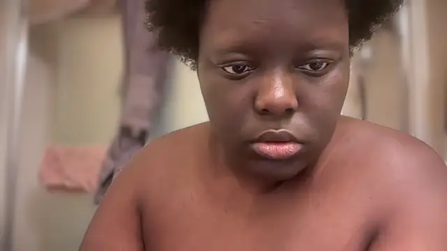 Snapshot of Yagurl__west chatting on February 2025 10:21:02 PM Yagurl west online show from February 2025 10:21:02 PM