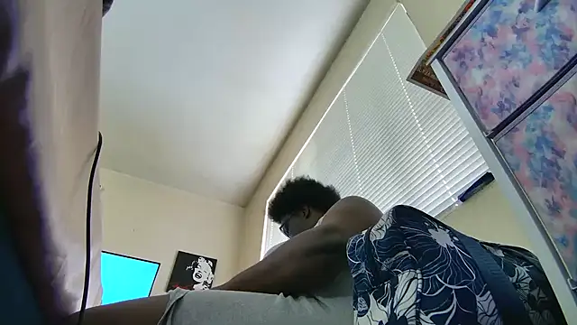 Snapshot of Yagurl__west chatting on February 2025 11:32:02 PM Yagurl west online show from February 2025 11:32:02 PM