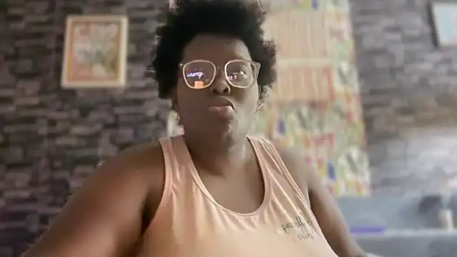 Snapshot of Yagurl__west chatting on September 2025 05:01:02 AM Yagurl west online show from September 2025 05:01:02 AM