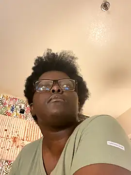 Snapshot of Yagurl__west chatting on November 2025 10:32:02 PM Yagurl west online show from November 2025 10:32:02 PM