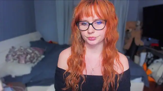 Snapshot of KlementinaBbG chatting on November 2025 08:18:01 PM KlementinaBbG online show from November 2025 08:18:01 PM