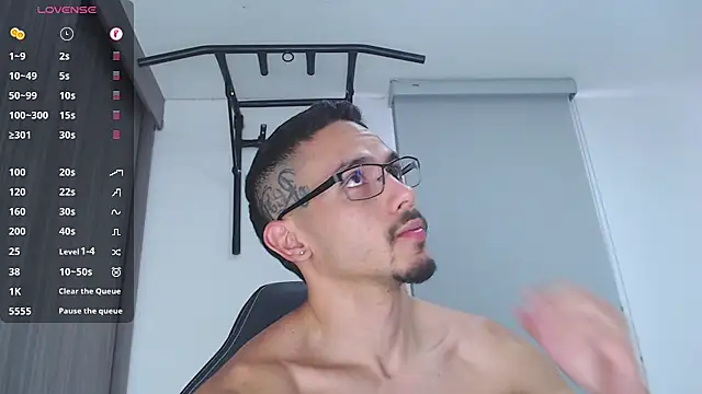 Snapshot of russthiago chatting on December 2024 03:44:01 PM russthiago online show from December 2024 03:44:01 PM