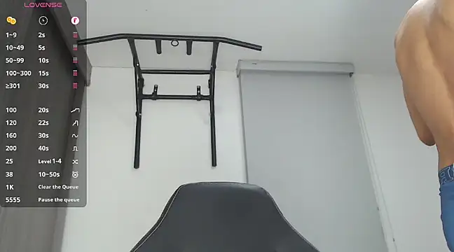 Snapshot of russthiago chatting on January 2025 01:15:01 AM russthiago online show from January 2025 01:15:01 AM