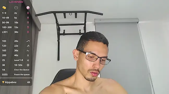 Snapshot of russthiago chatting on February 2025 04:52:01 PM russthiago online show from February 2025 04:52:01 PM