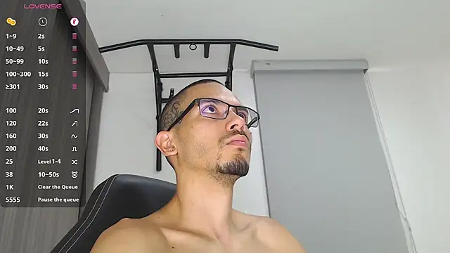 Snapshot of russthiago chatting on February 2025 02:02:01 PM russthiago online show from February 2025 02:02:01 PM