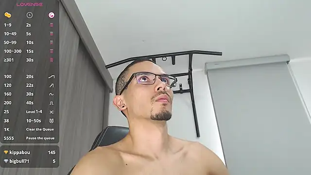 Snapshot of russthiago chatting on March 2025 06:29:01 PM russthiago online show from March 2025 06:29:01 PM