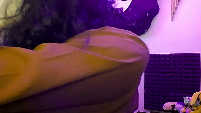 zoejhonny online show from December 2025 01:12:02 AM