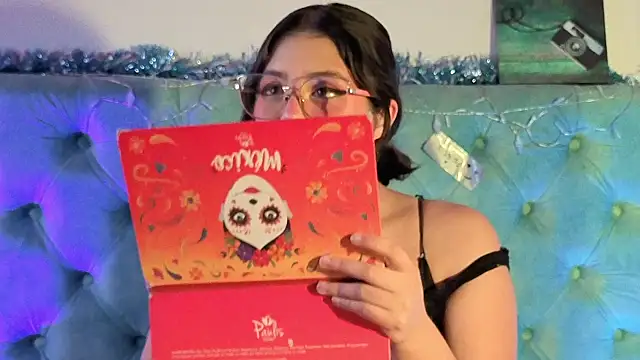 Paola Lyon  online show from January 2026 12:43:01 PM