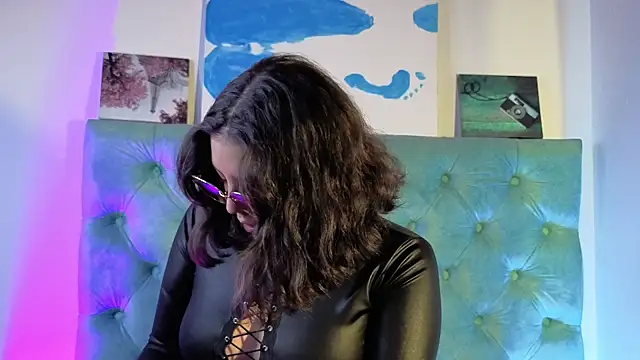 Paola Lyon  online show from January 2026 06:44:02 PM