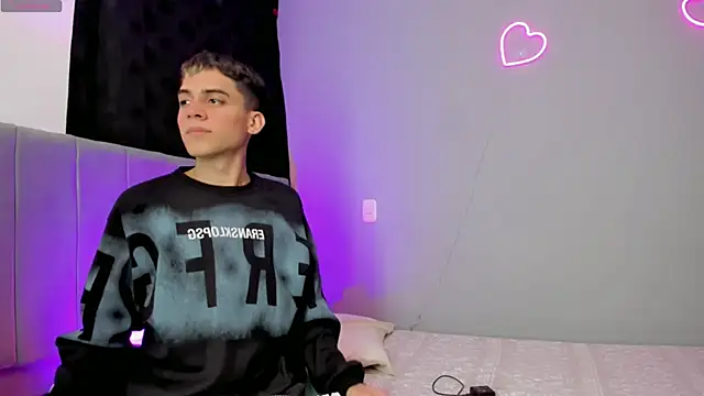 Snapshot of jake_and_joaquin chatting on March 2025 03:41:02 AM jake and joaquin online show from March 2025 03:41:02 AM