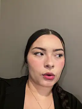 Snapshot of aneesa_darzi chatting on February 2025 10:09:01 PM aneesa darzi online show from February 2025 10:09:01 PM