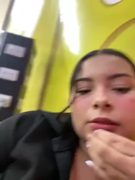 Snapshot of aneesa_darzi chatting on March 2025 12:00:02 AM aneesa darzi online show from March 2025 12:00:02 AM