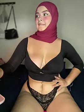 Snapshot of aneesa_darzi chatting on March 2025 05:24:02 PM aneesa darzi online show from March 2025 05:24:02 PM