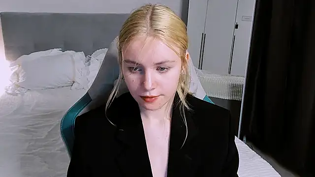 FapClubFamm online show from November 2025 05:57:02 PM