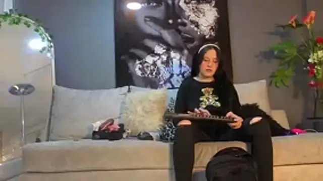 nadescomthxx online show from December 2025 07:07:02 PM