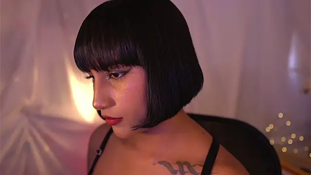 Snapshot of JulietaWinona chatting on January 2025 09:34:01 PM JulietaWinona online show from January 2025 09:34:01 PM