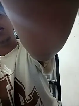 Snapshot of Peterking11 chatting on November 2025 06:01:01 AM Peterking11 online show from November 2025 06:01:01 AM