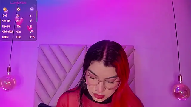 Snapshot of EmmaSwift_ chatting on December 2025 02:50:02 AM EmmaSwift online show from December 2025 02:50:02 AM