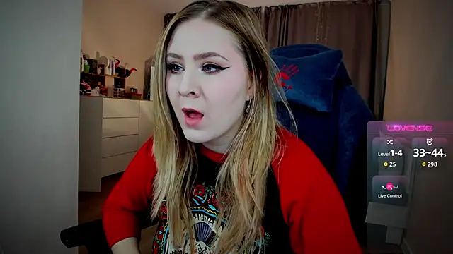 Snapshot of Olivia_Munk chatting on October 2025 03:39:02 AM Olivia Munk online show from October 2025 03:39:02 AM