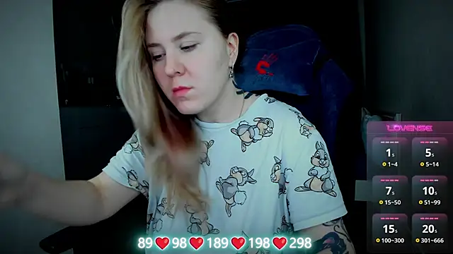 Snapshot of Olivia_Munk chatting on October 2025 03:23:02 AM Olivia Munk online show from October 2025 03:23:02 AM