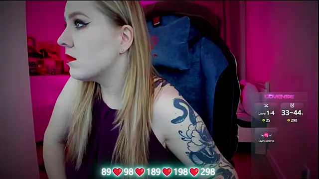 Snapshot of Olivia_Munk chatting on November 2025 04:56:01 AM Olivia Munk online show from November 2025 04:56:01 AM