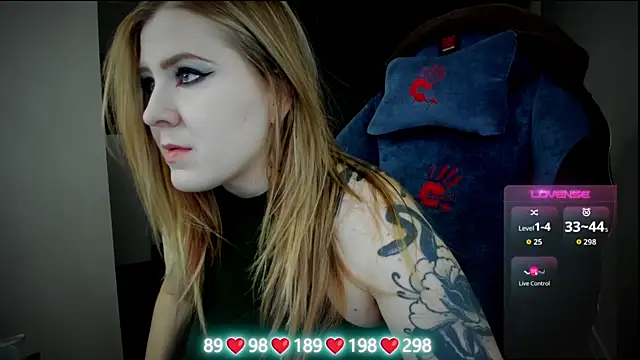 Snapshot of Olivia_Munk chatting on November 2025 04:44:02 AM Olivia Munk online show from November 2025 04:44:02 AM