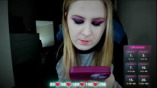 Snapshot of Olivia_Munk chatting on November 2025 04:44:02 AM Olivia Munk online show from November 2025 04:44:02 AM