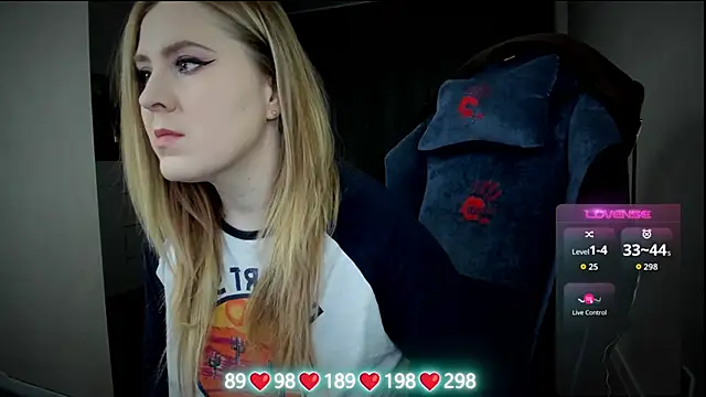 Snapshot of Olivia_Munk chatting on November 2025 04:23:02 AM Olivia Munk online show from November 2025 04:23:02 AM