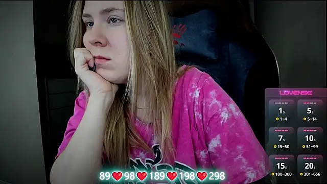 Snapshot of Olivia_Munk chatting on December 2025 03:45:02 AM Olivia Munk online show from December 2025 03:45:02 AM