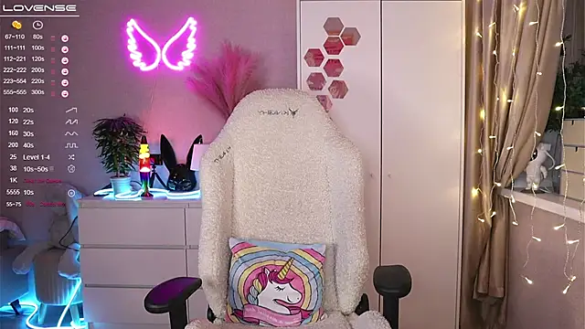 Break-me-Shake-me online show from January 2025 01:37:02 AM