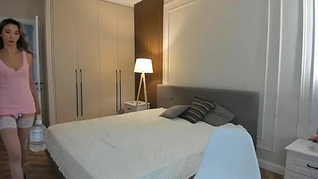 missliiaa online show from July 2026 07:24:02 AM