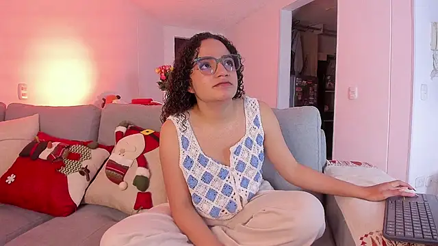 Snapshot of DAHLIA_BROWNIE chatting on December 2024 03:15:01 AM DAHLIA BROWNIE online show from December 2024 03:15:01 AM